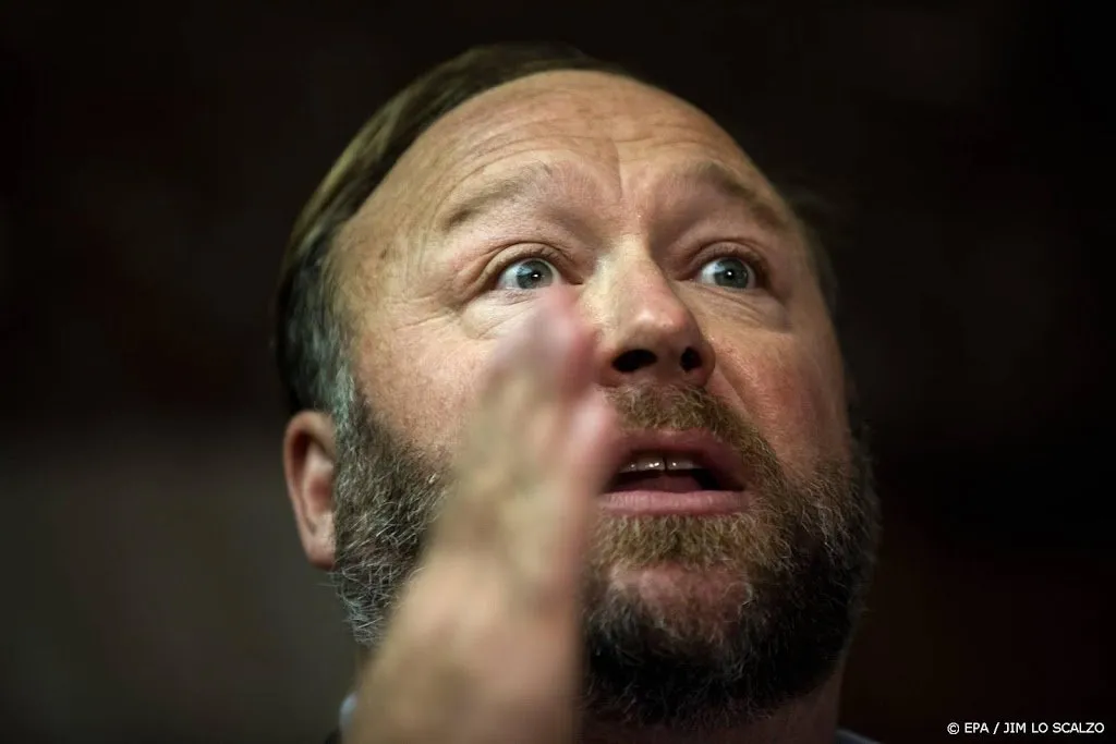 alex jones betaalt mogelijk maar fractie van miljoenenboete1660011731