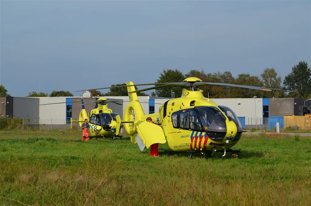 ambulances rijden af en aan in haaksbergen1411920019