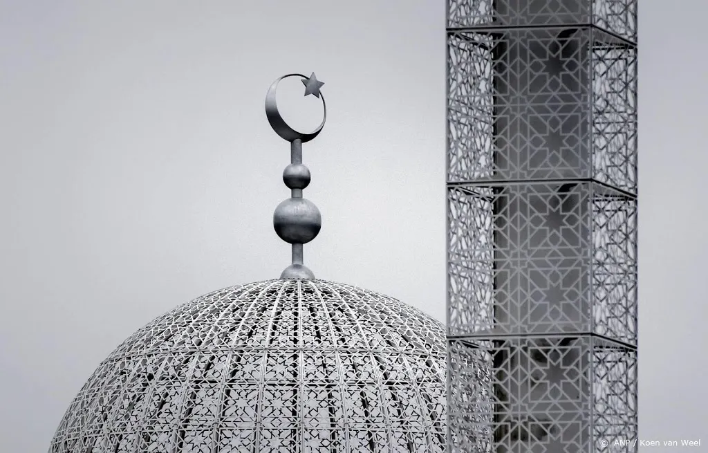 amsterdam gaat moskeeen extra beveiligen1548444981