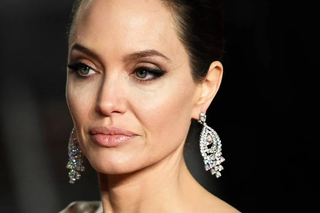 angelina jolie stikjaloers op amal clooney1534814188