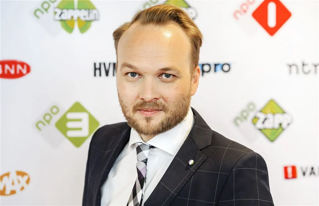 arjen lubach lanceert app kamergotchi1487538283