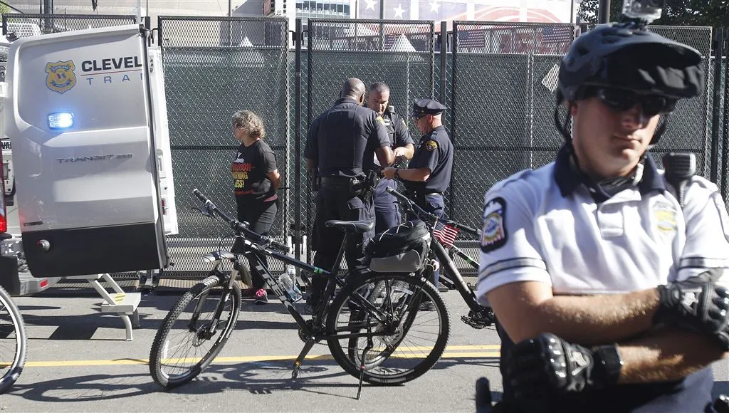 arrestaties bij protesten tegen trump1469064291