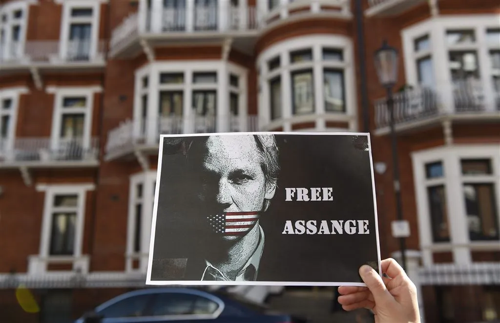 assange verlaat ambassade ecuador mogelijk1454565166