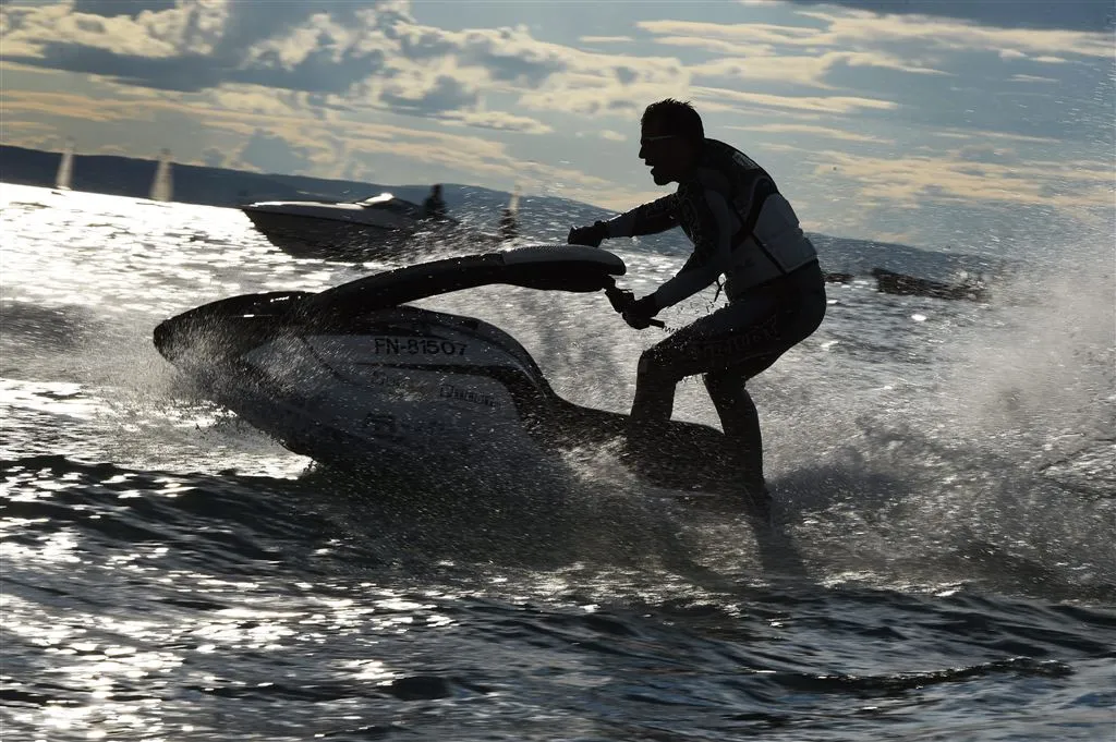 australier schept zoontje 9 met jetski1479610375