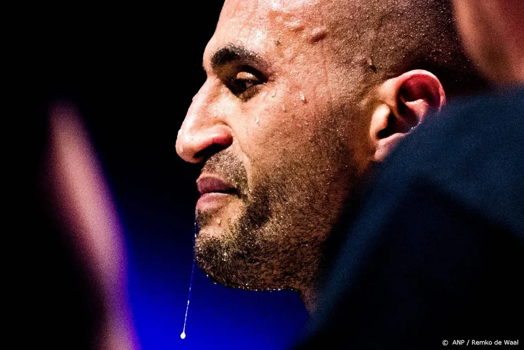 badr hari voor 19 maanden geschorst1555796182