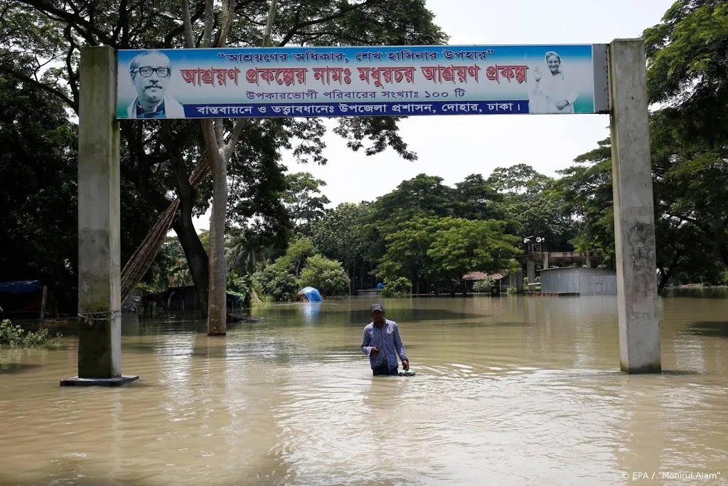 bangladesh getroffen door hevige regenval en overstromingen1596011052