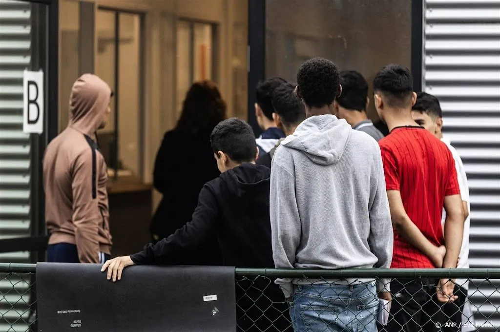 belgie schort opvangplek alleenstaande mannelijke asielzoekers op1693366643
