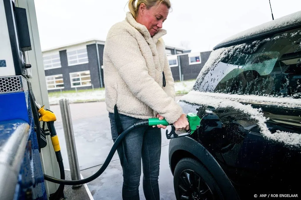 benzine en diesel weer onder de 2 euro per liter1668774732