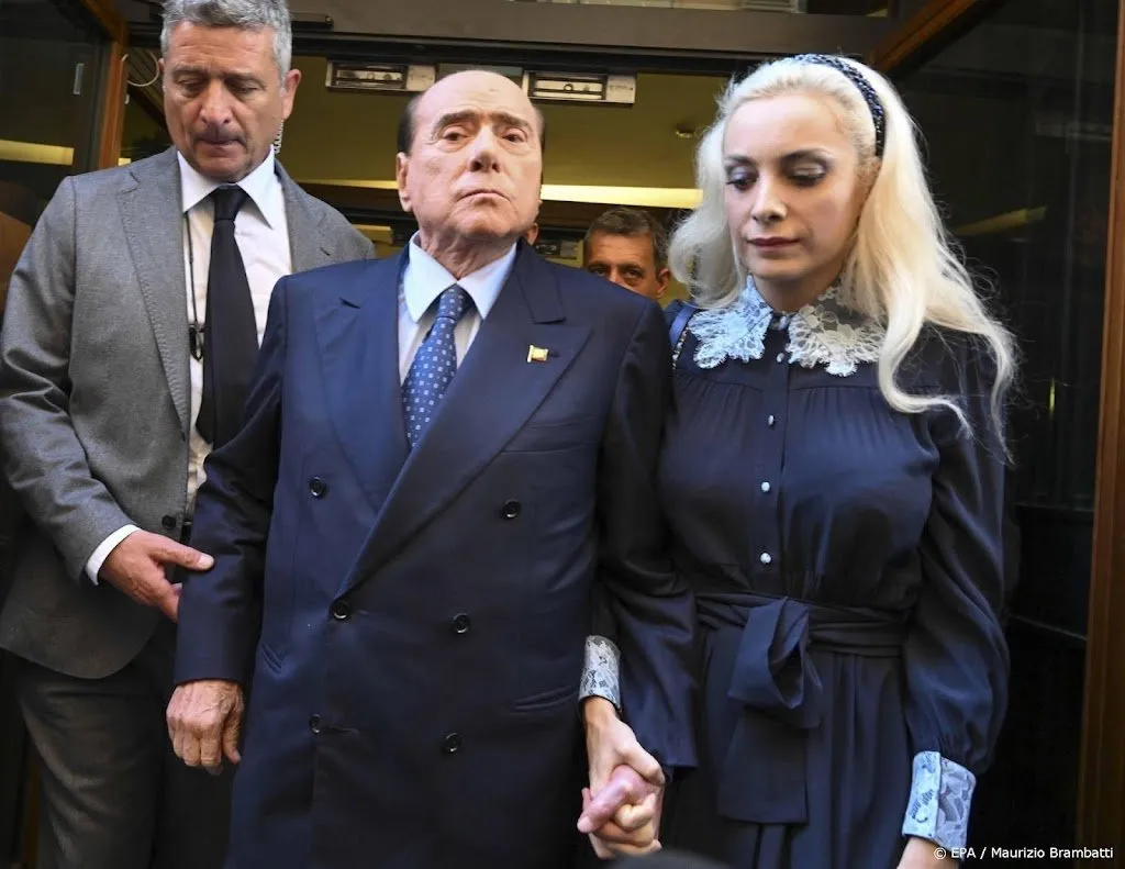 berlusconi liet honderd miljoen euro na aan 33 jarige partner1688649697