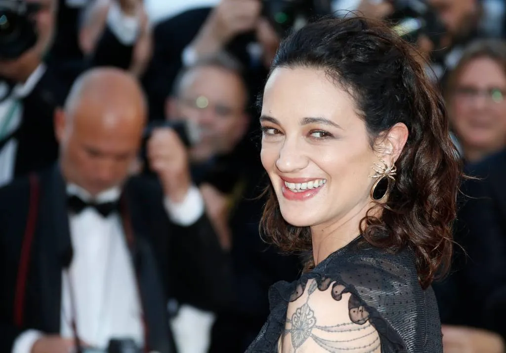 beschuldiger asia argento stapt naar politie1536200411