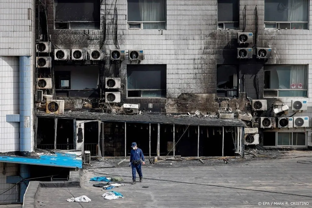 bijna dertig doden door ziekenhuisbrand in beijing1681881160