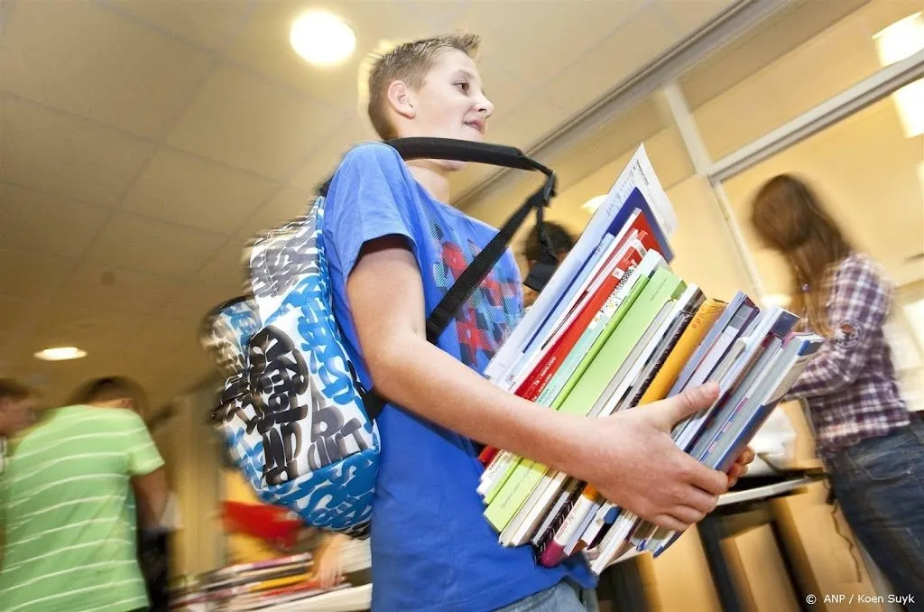 bijna helft nederlandse jongeren leest elke week een boek1694683789