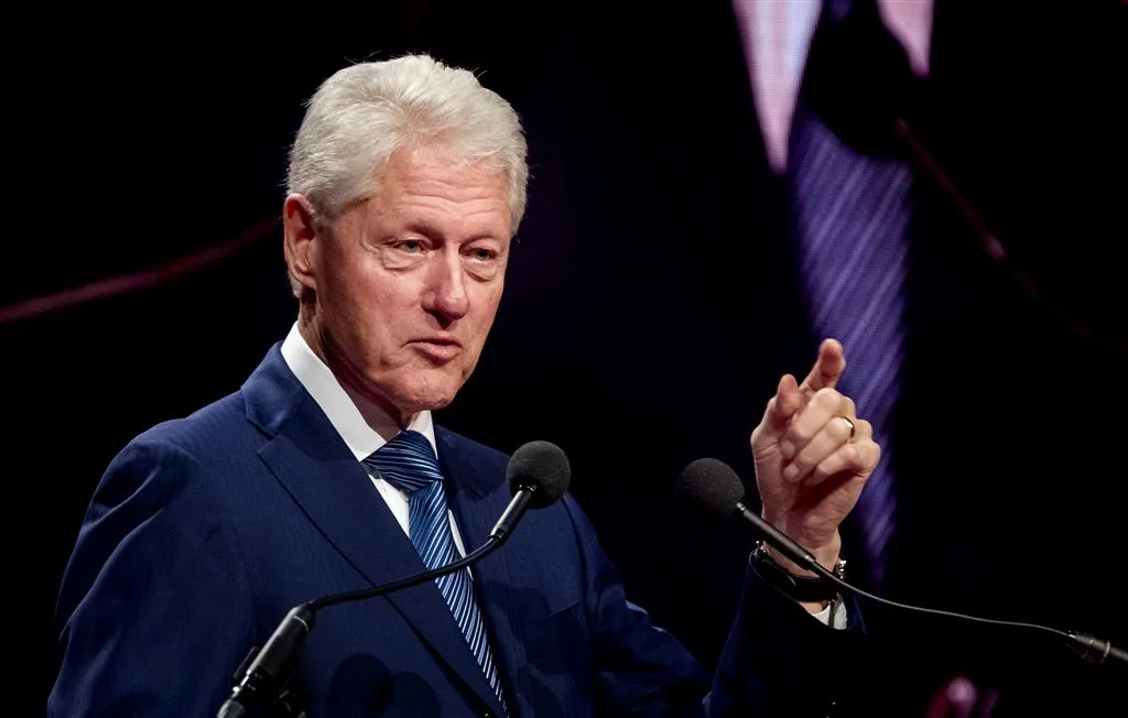 bill clinton schrijft thriller1494269288