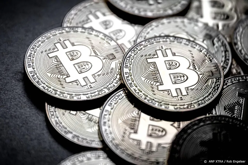 bitcoin stijgt voor het eerst tot boven 20 000 dollar1608132005
