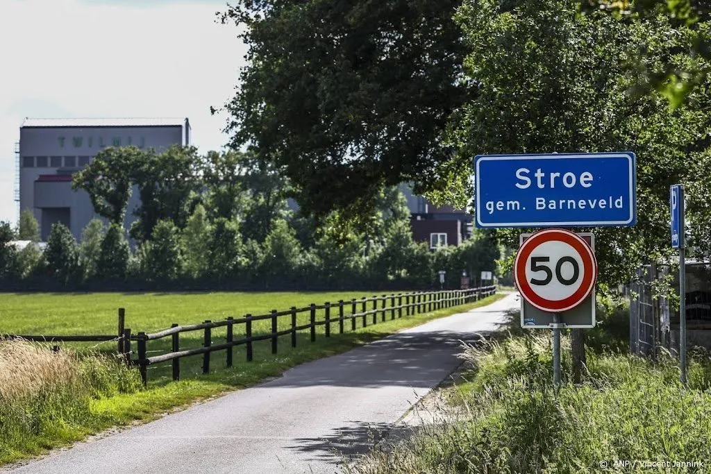 boeren op weg naar stroe ook groepen met trekkers op de snelweg1655871633