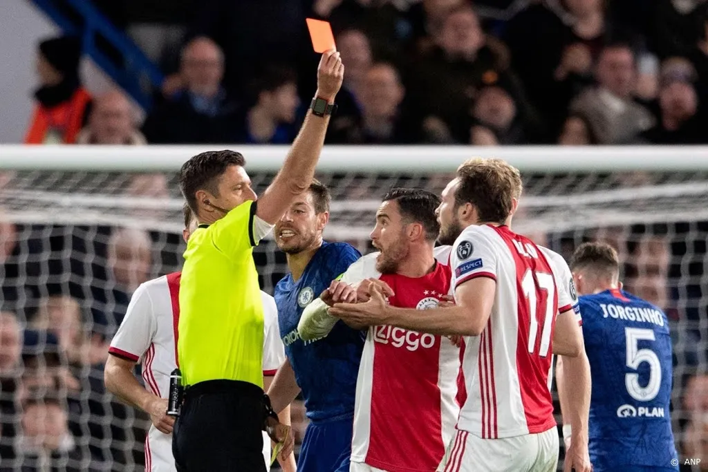 boze tadic snapt niets van de arbitrage1572992453