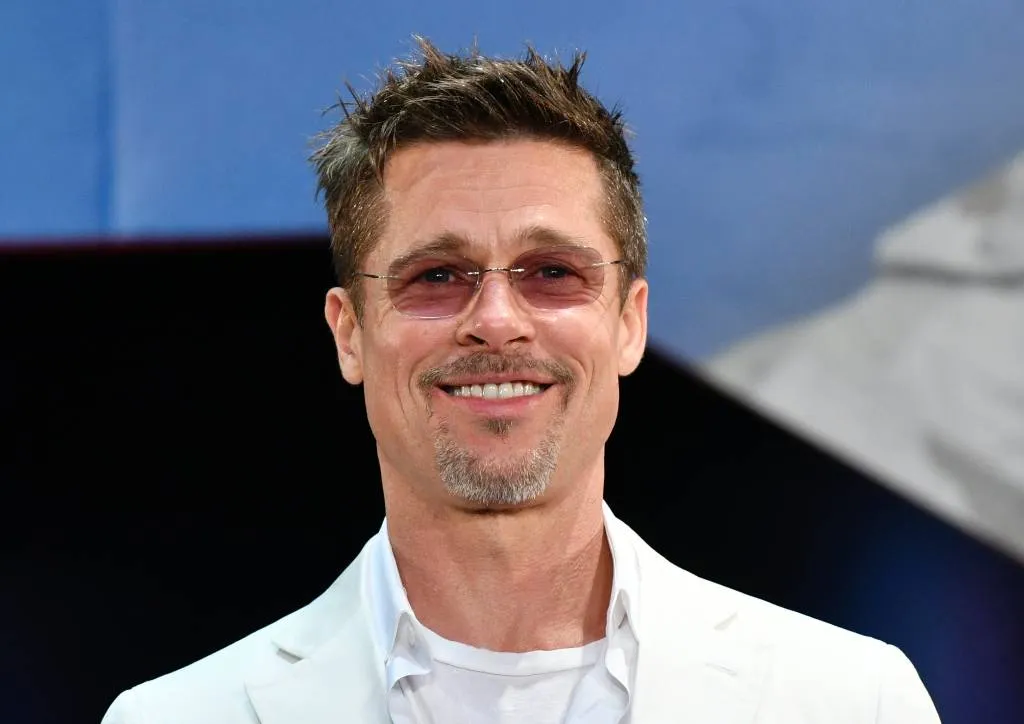 brad pitt gespot met vrouwelijke professor1522980743