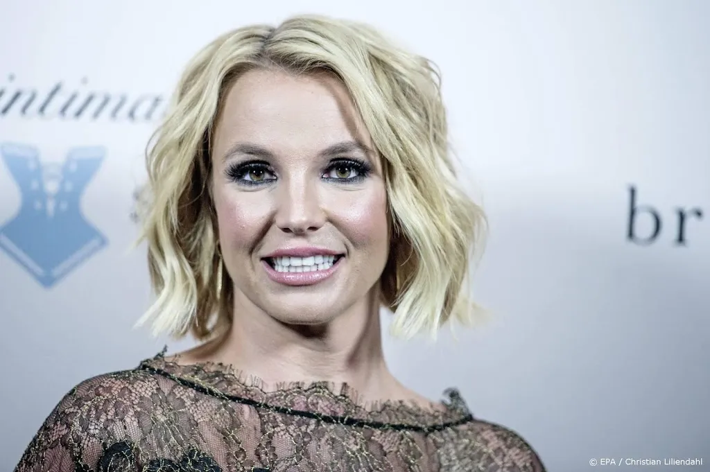 britney spears dient verzoek in voor beperking invloed vader1616642176