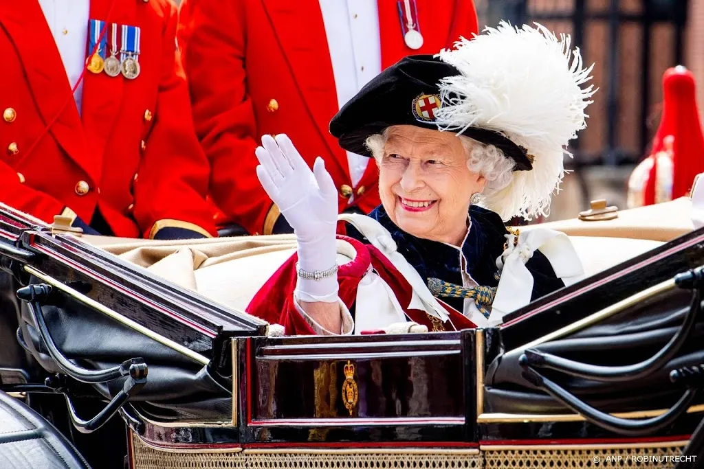 britse koningin elizabeth krijgt binnen een paar weken vaccin1607220540