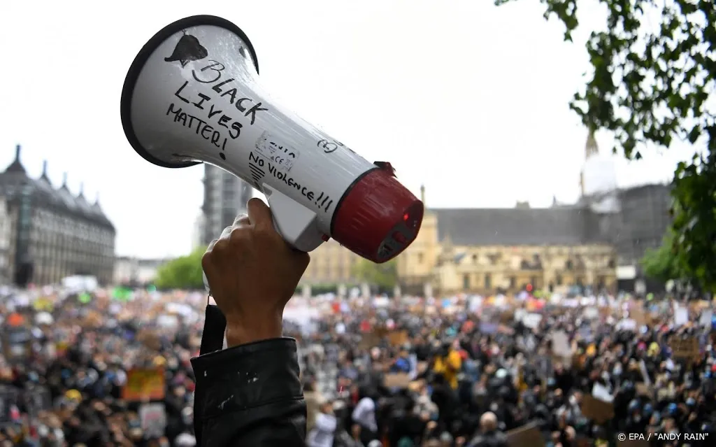 britse minister ongetwijfeld meer besmettingen door protesten1591520661