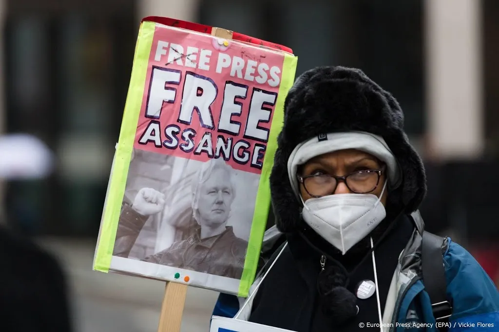 britse rechter blokkeert uitlevering julian assange1609759455