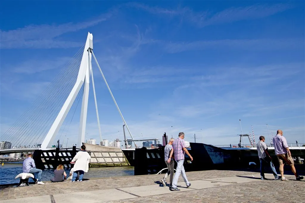 buitenlandse toeristen stromen naar rotterdam1473493935