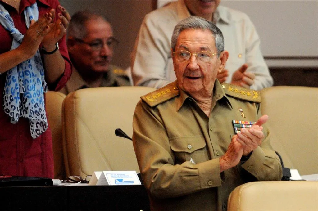 castro erkent economische problemen cuba1468036817