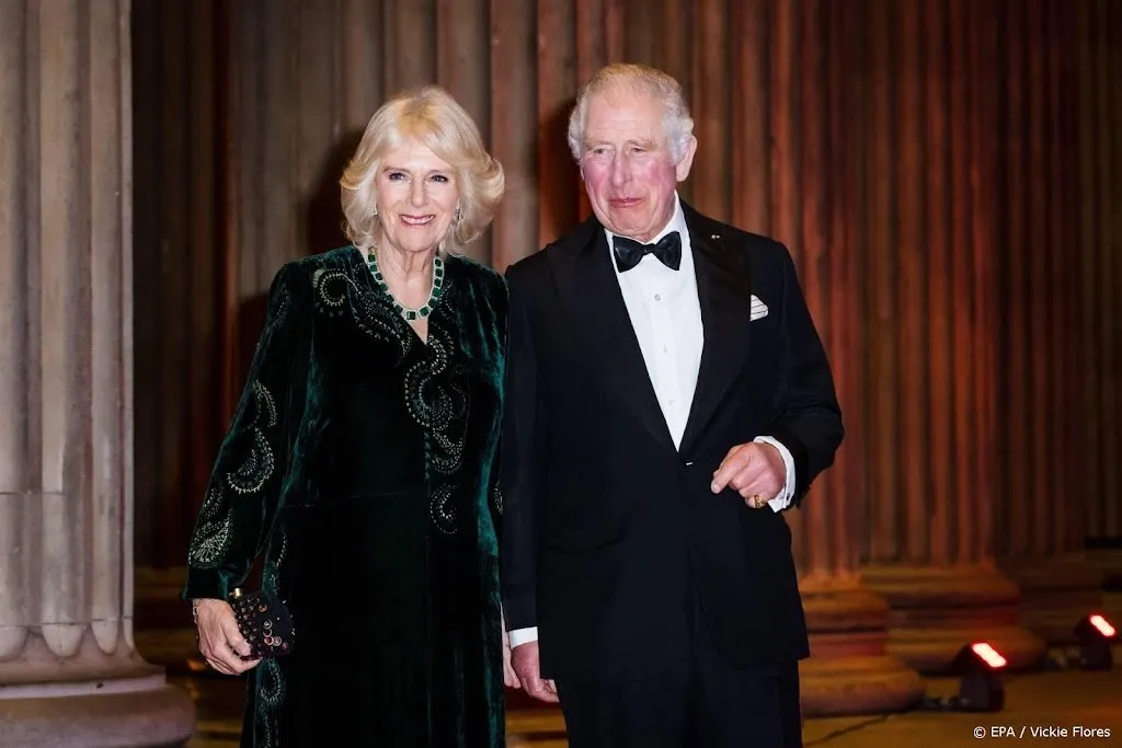 charles en camilla schitteren in jubileumaflevering eastenders1653171618