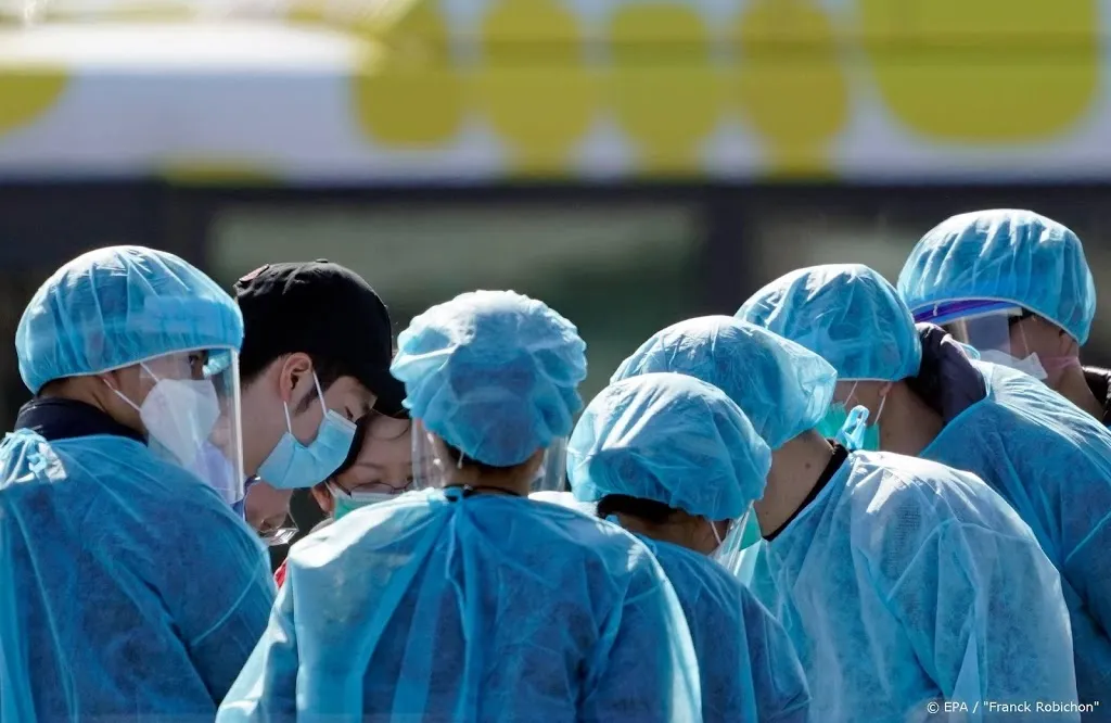 china brengt medisch personeel wuhan onder in cruiseschepen1582357689