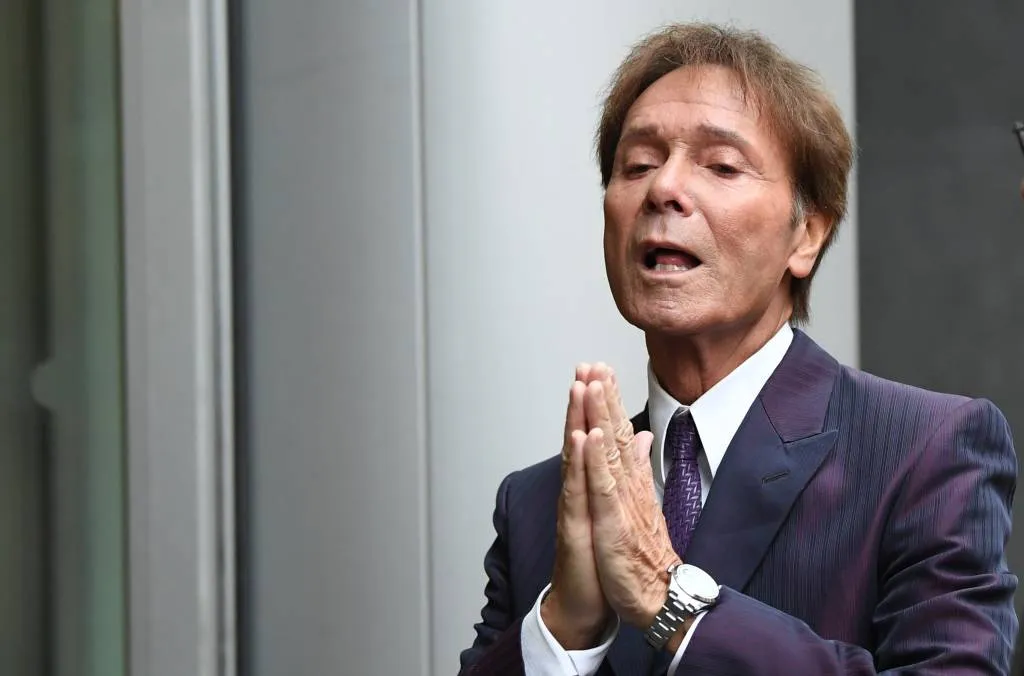 cliff richard in tranen bij zaak tegen bbc1523646969