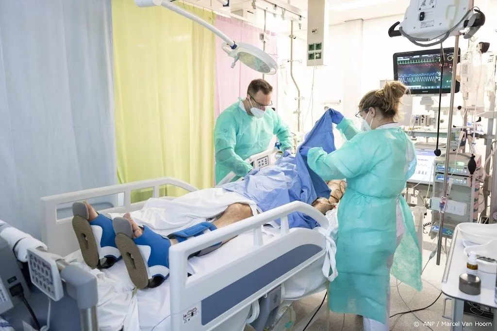 coronapatienten blijven binnenstromen op verpleegafdelingen1638107335
