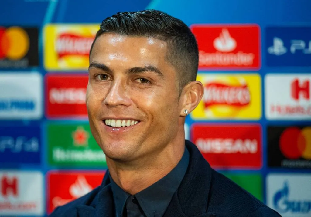 cristiano ronaldo onttroont selena gomez1540861699