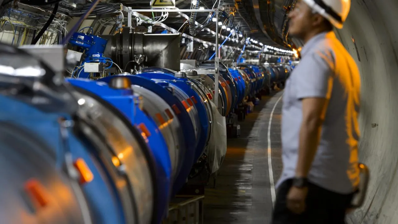 deeltjesversneller cern weer opgestart twee jaar onderhoud