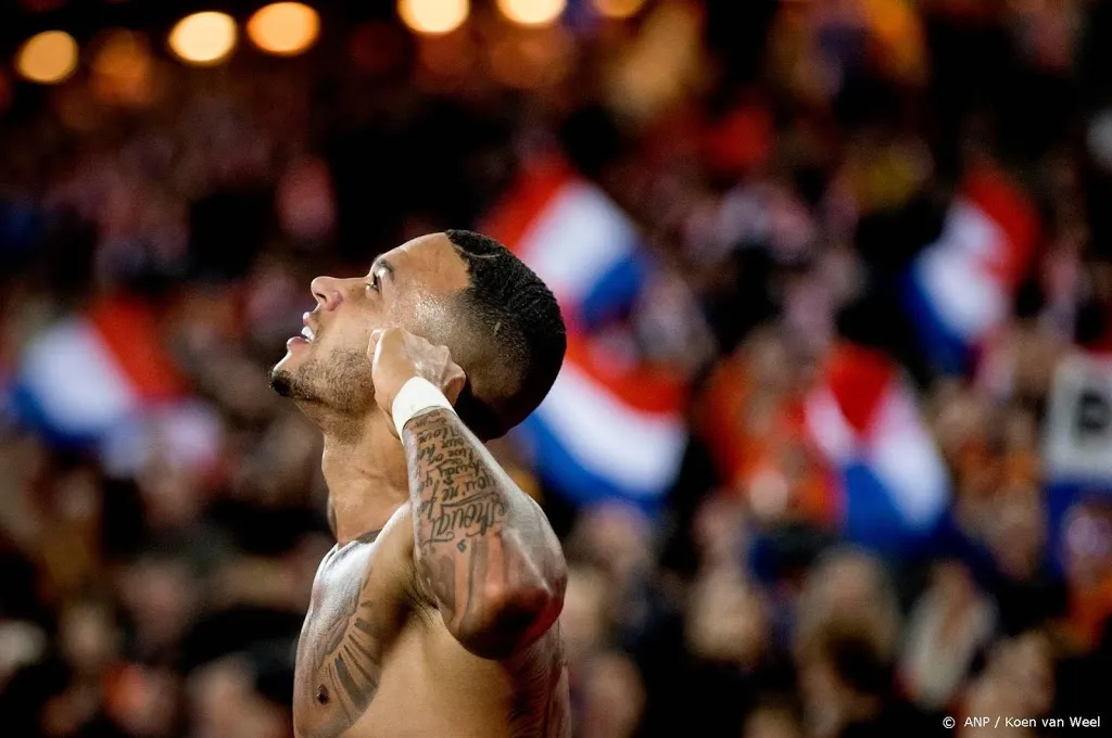 depay weer teamspirit laten zien1570742904