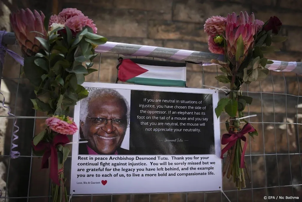 desmond tutu gecremeerd en bijgezet in st georges kathedraal1641006286