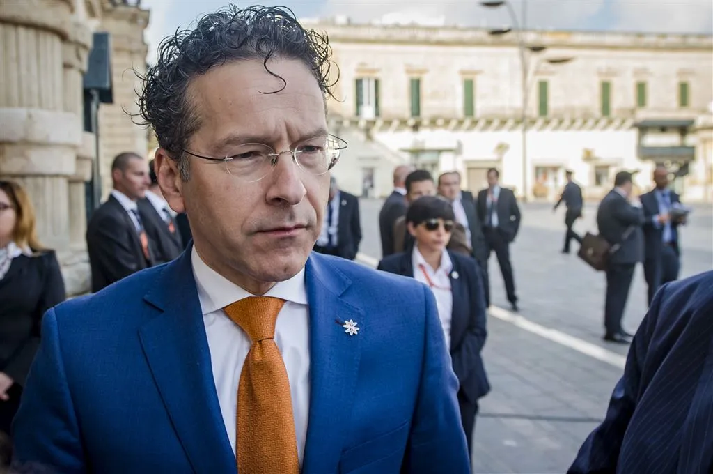 dijsselbloem iedereen loopt in boog om me heen1491792026