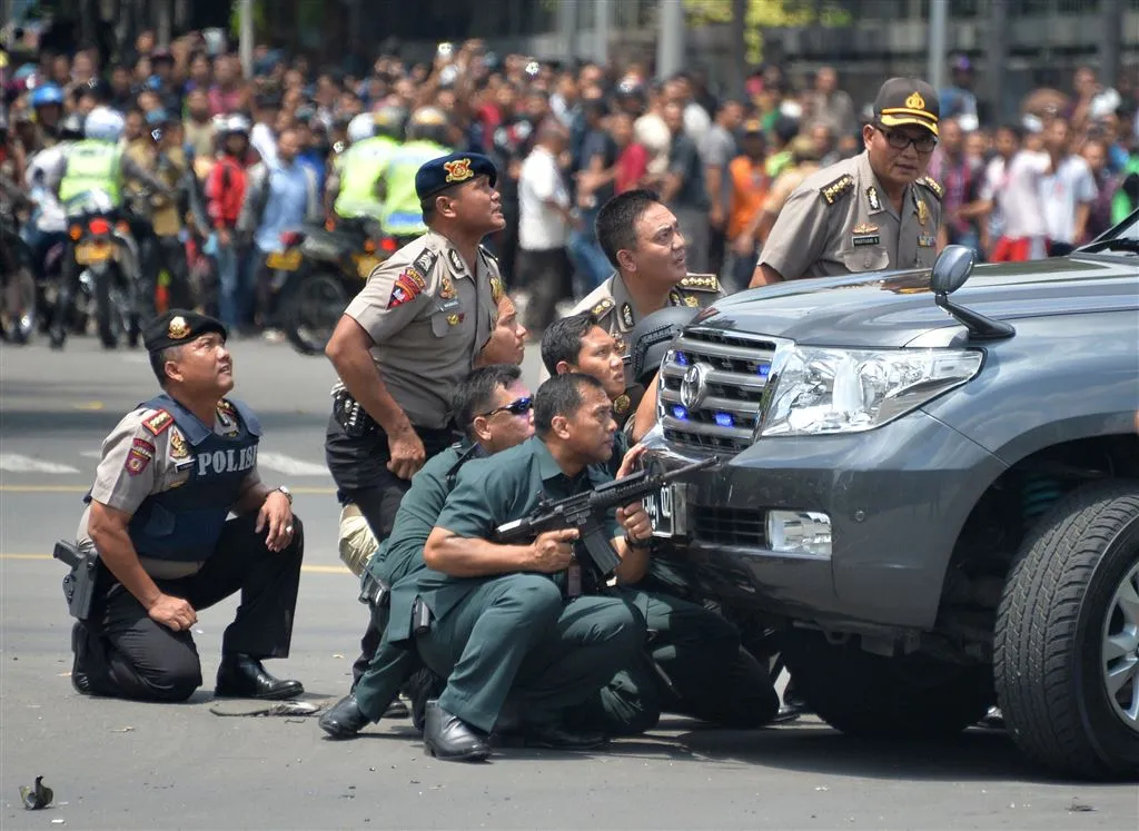 doden door explosies in centrum jakarta1452748827