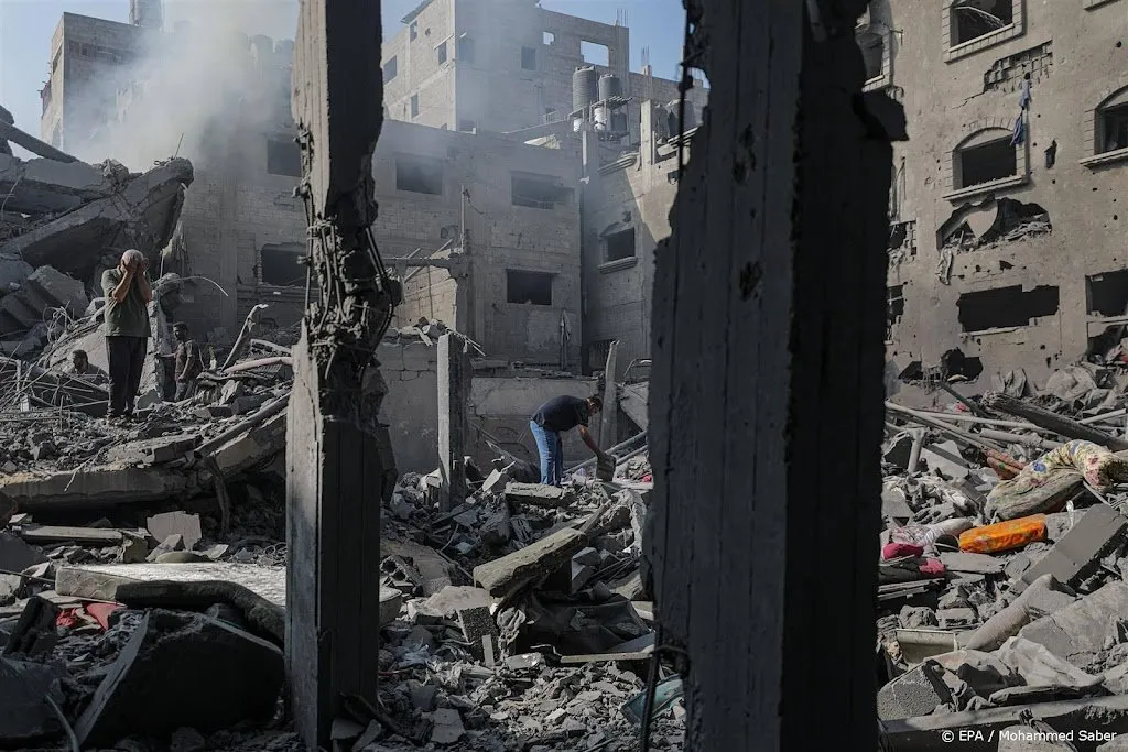 doden en tientallen gewonden gemeld na luchtaanval op school gaza1699094500