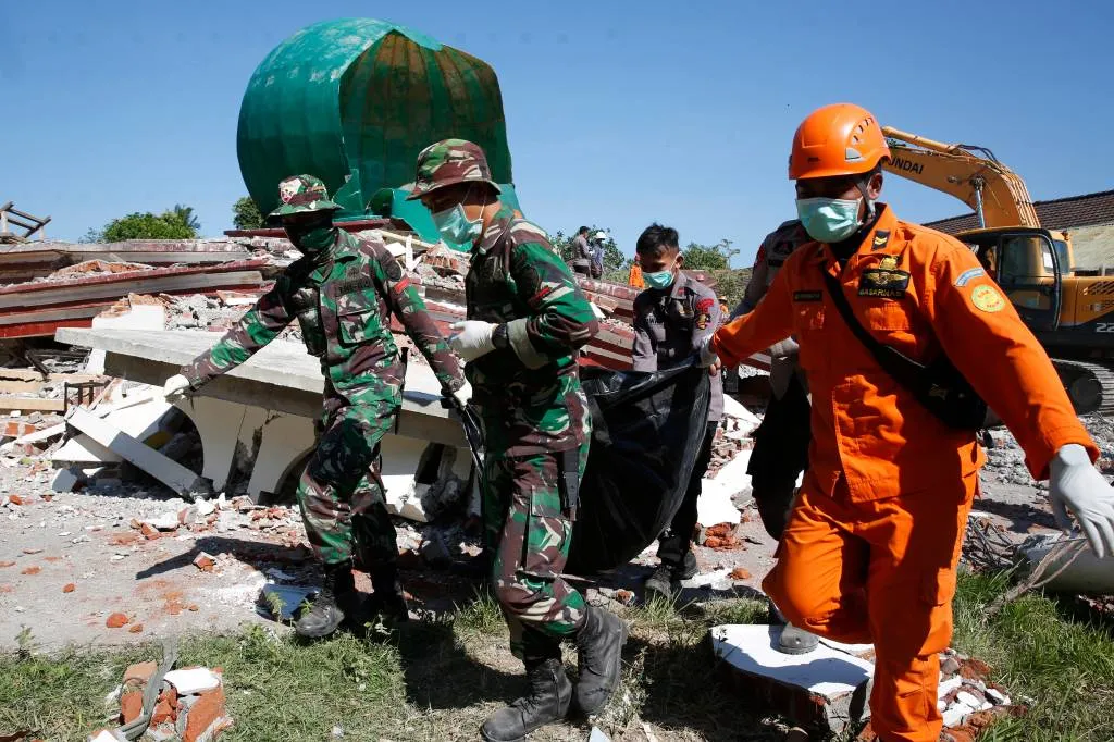dodental aardbeving indonesie boven de honderd1533638413