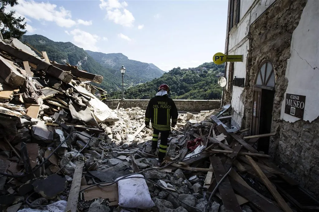 dodental aardbeving italie stijgt naar 2671472194428