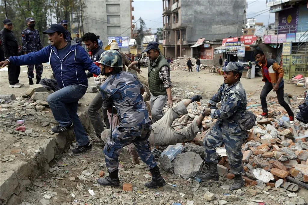 dodental aardbeving nepal stijgt fors1430104821