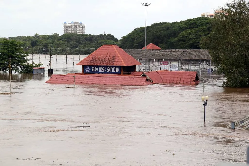 dodental door overstromingen india stijgt snel1534512970