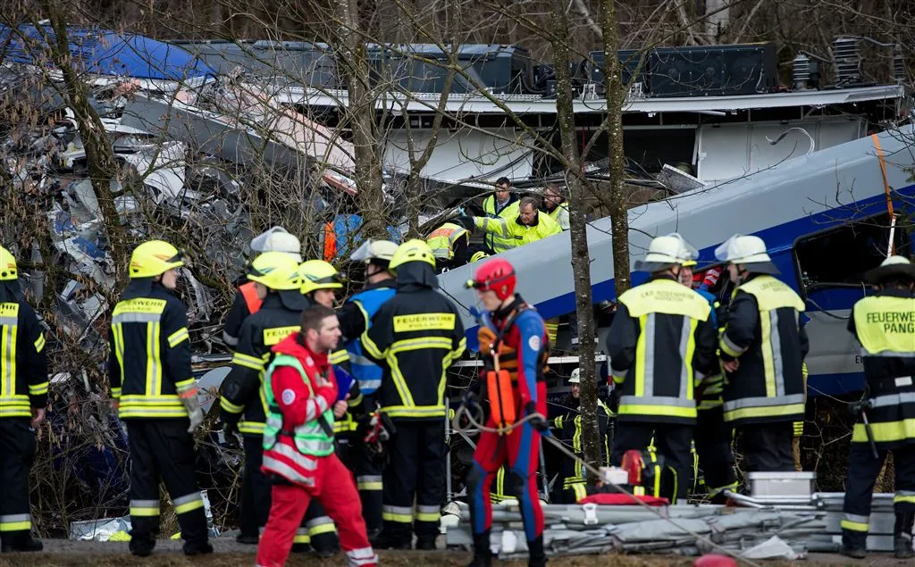 dodental treinongeluk beieren stijgt tot acht1455013939