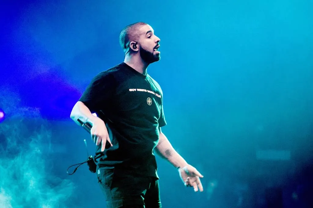 drake brengt clip uit met claire huxtable1533263312