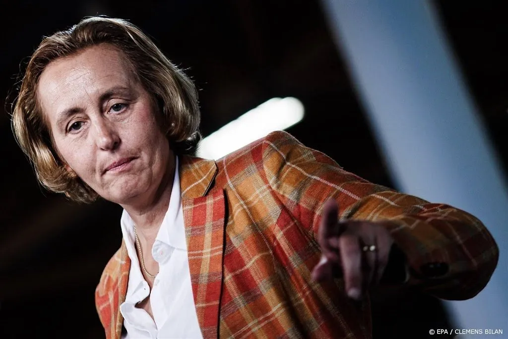 duitse afd politica besmeurd met poep1693049780