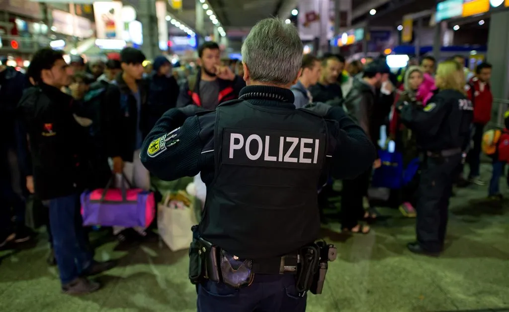 duitsland voert tijdelijk grenscontroles in1442160011