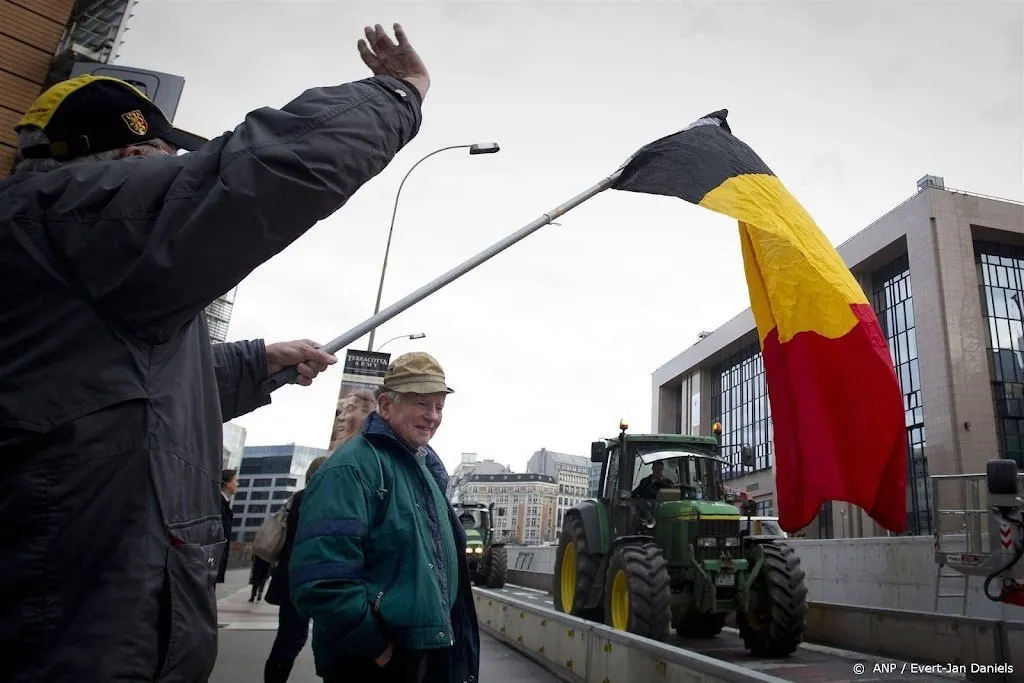 duizenden boeren trekken toeterend naar brussel1677848324