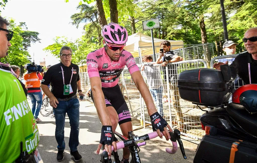 dumoulin denkt al weer aan roze trui1463247393