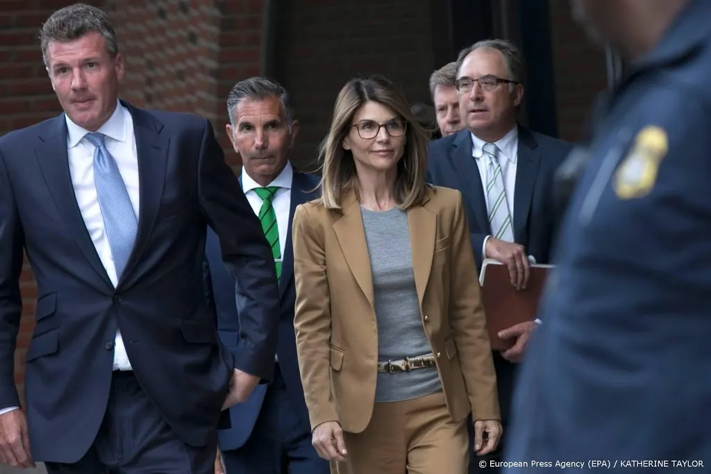 echtgenoot lori loughlin heeft het zwaar in de gevangenis1609348567