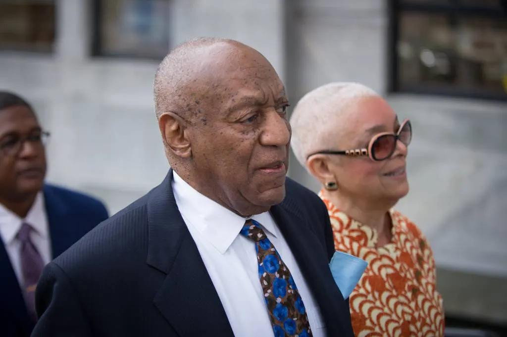 echtgenote cosby voor het eerst in rechtbank1524622572